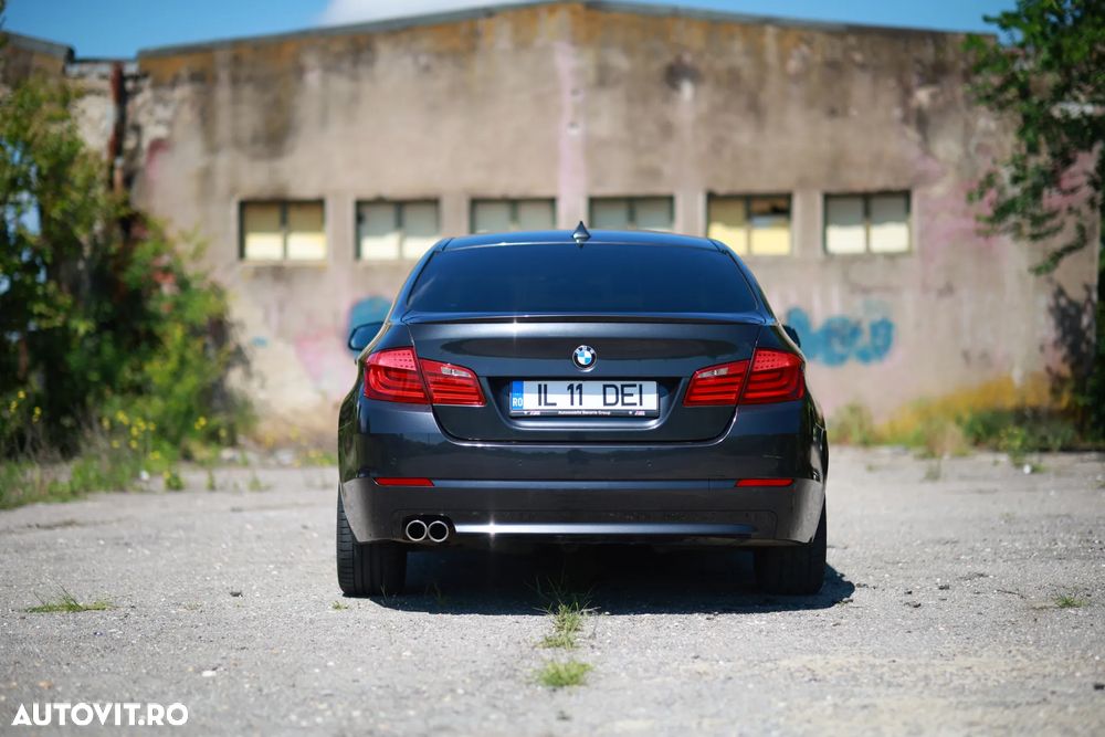 BMW Seria 5 525d xDrive - 15