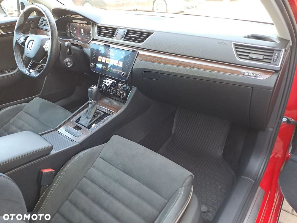 Skoda Superb 2.0 TDI SCR 4x4 Scout DSG - 11