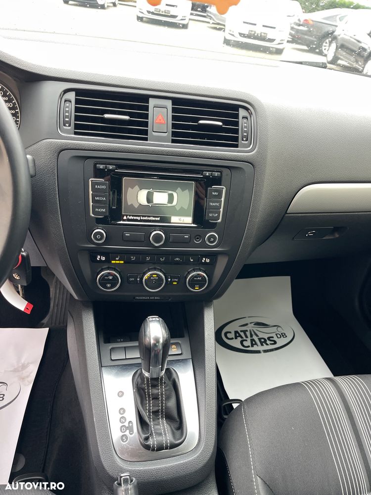 Volkswagen Jetta 1.6 TDI DSG Comfortline - 33