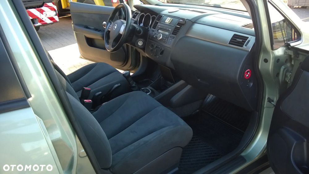 Nissan Tiida 1.6 Tekna - 10