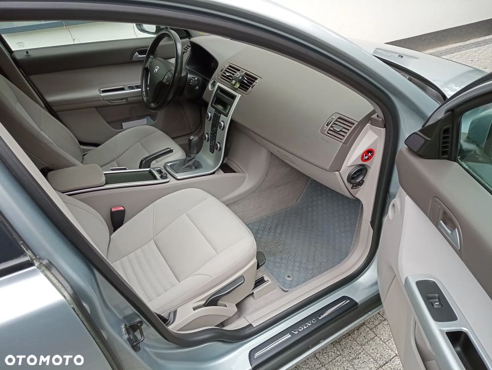 Volvo V50 D4 Momentum - 14
