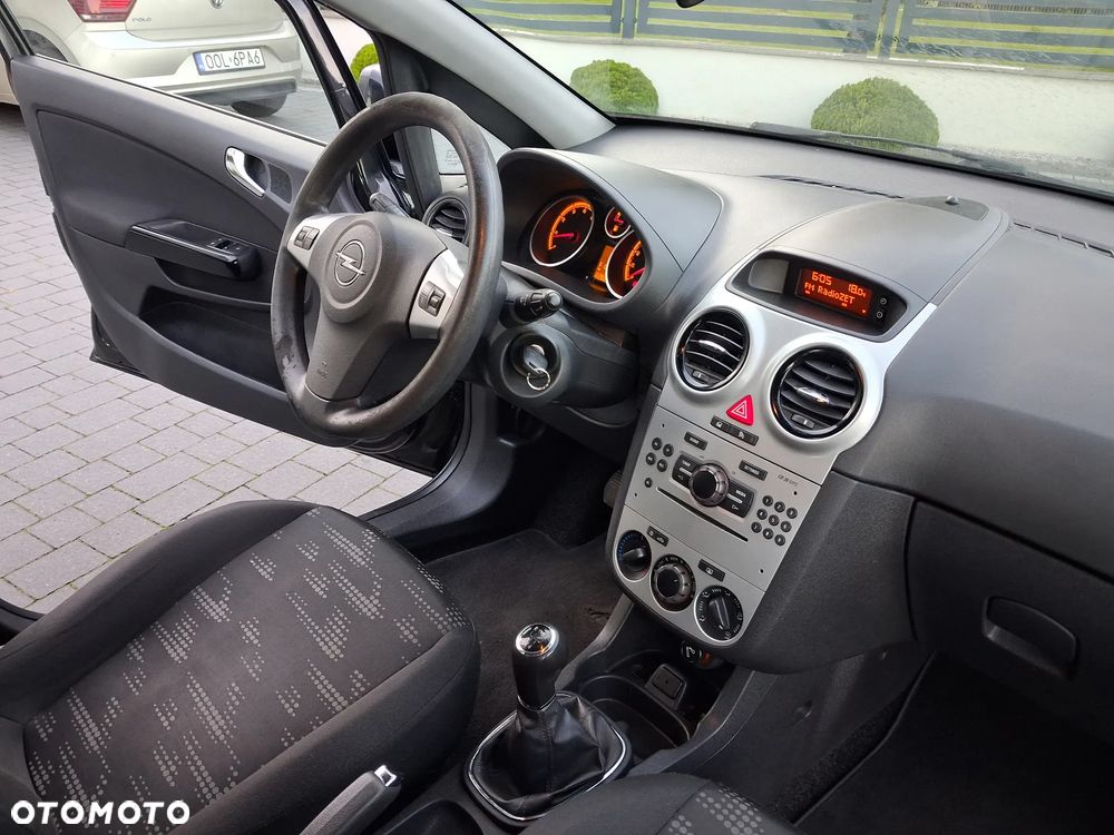 Opel Corsa 1.2 16V Cosmo - 11