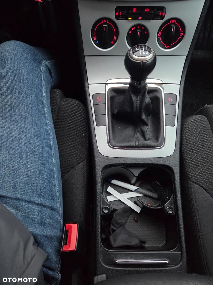 Volkswagen Passat 2.0 TDI Comfortline - 9