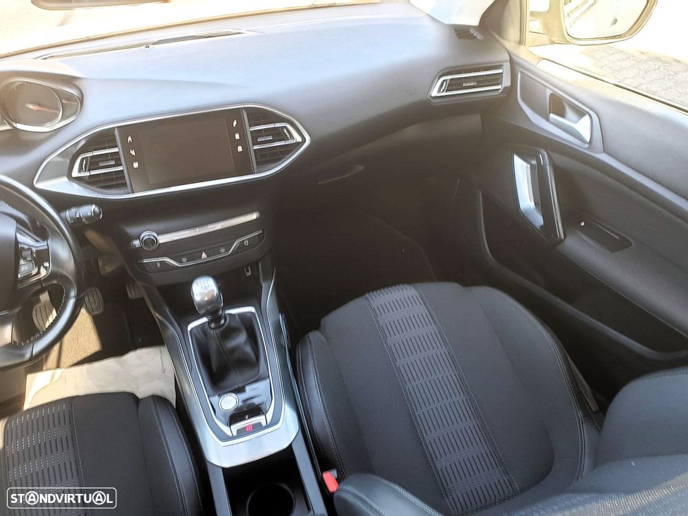 Peugeot 308 1.6 BlueHDi Allure J17 - 17