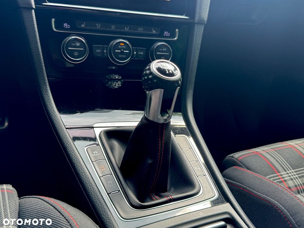 Volkswagen Golf GTI 2.0 TSI OPF Performance - 22