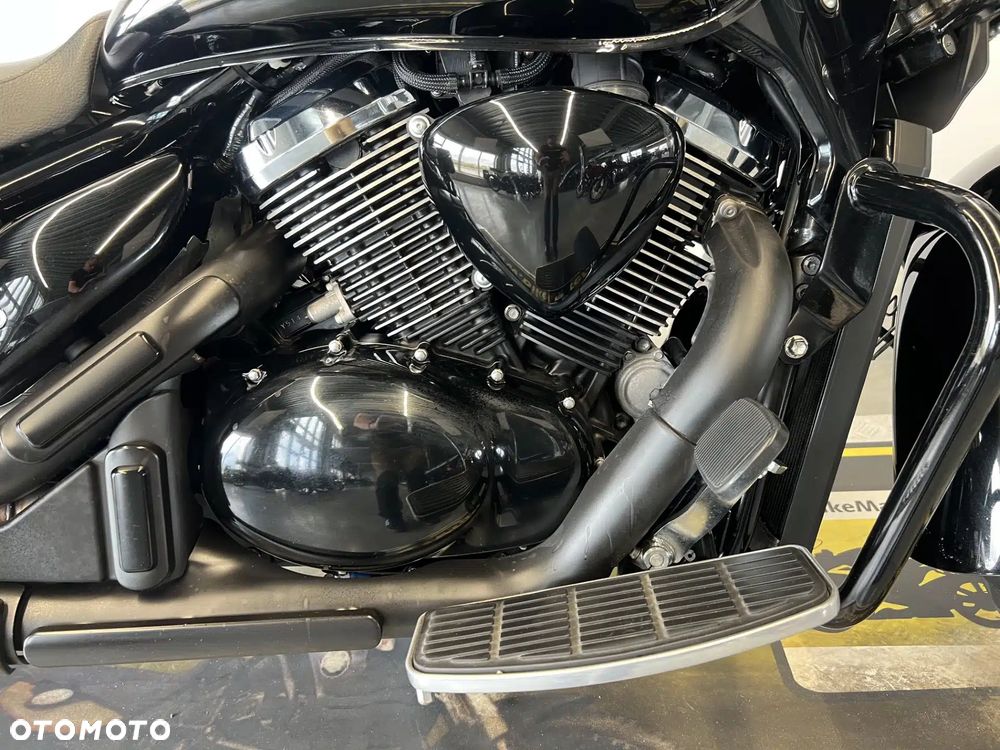 Suzuki Intruder - 16