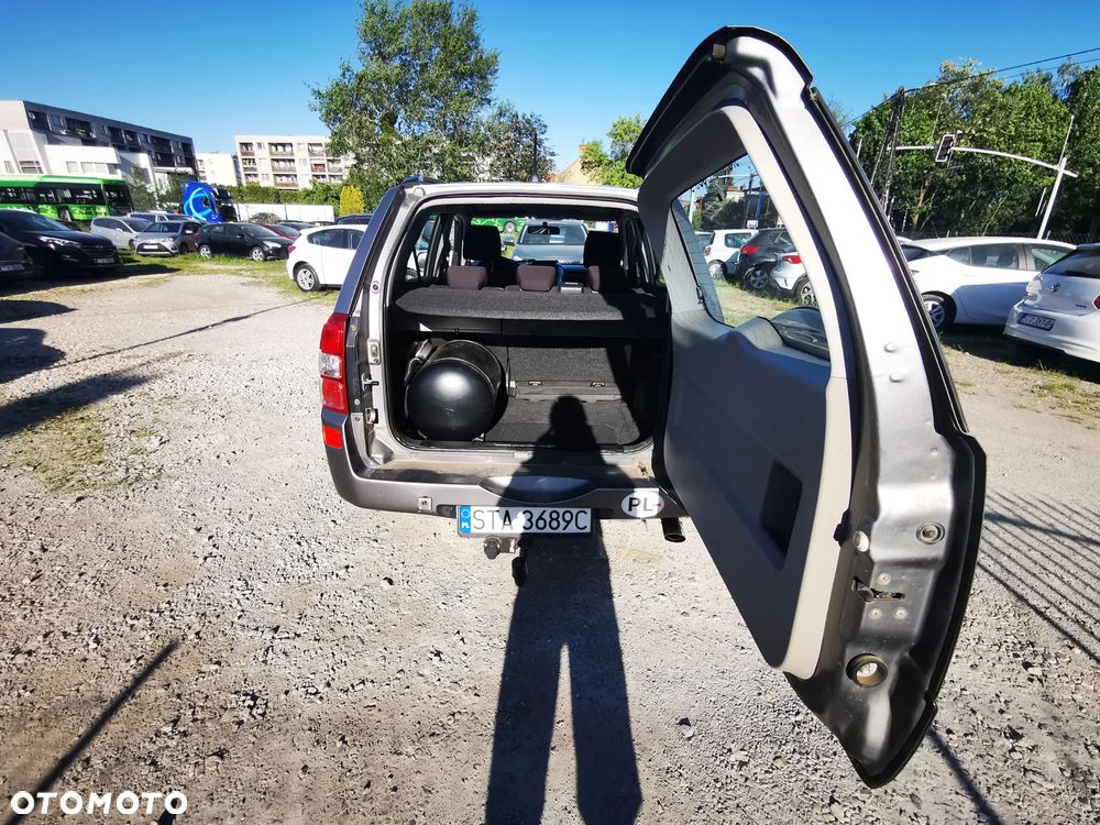 Suzuki Grand Vitara 2.0 Comfort + - 12