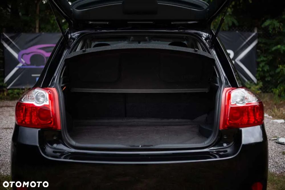 Toyota Auris 1.8 Travel - 28