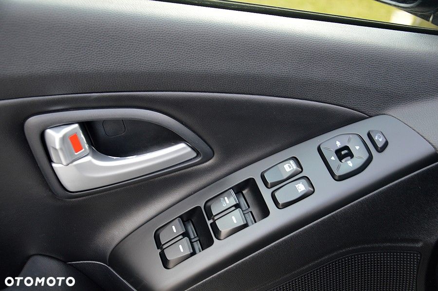 Hyundai ix35 1.6 2WD Fifa World Cup Edition - 38