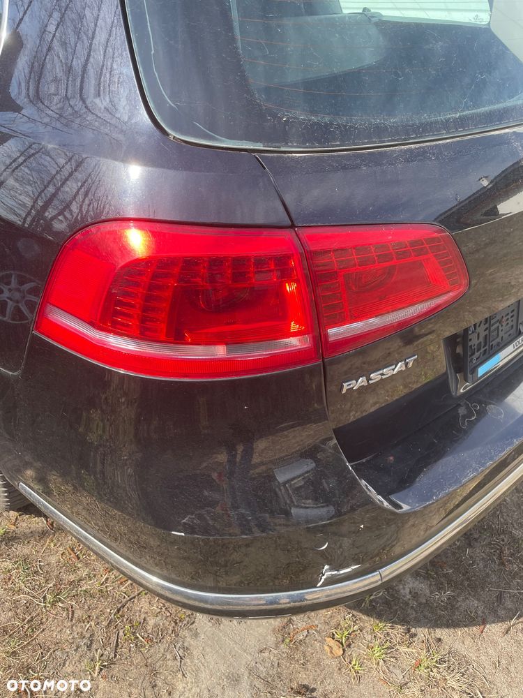 VW PASSAT B7 KOMBI LAMPY TYL LEWA PRAWA W BLOTNIK klapę - 2