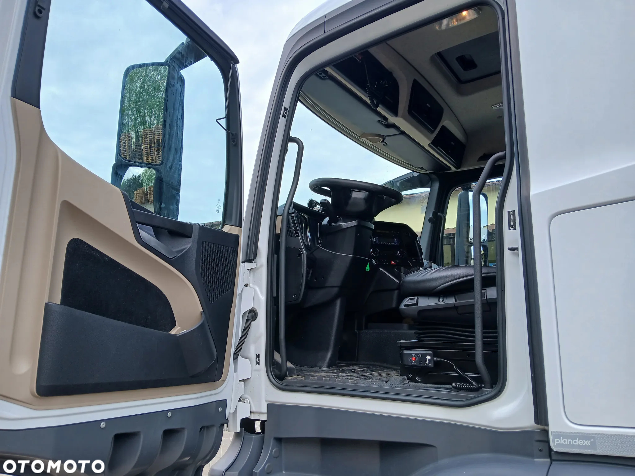 Mercedes-Benz Actros - 3