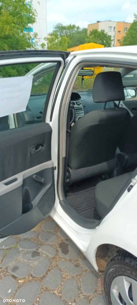 Toyota Yaris - 11