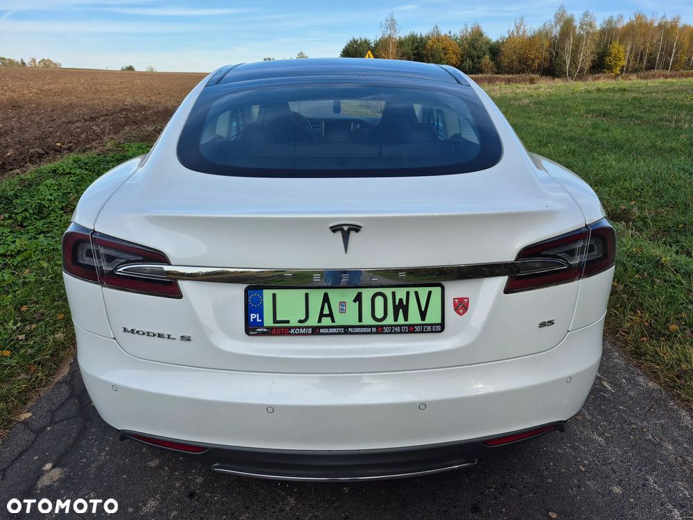 Tesla Model S - 4