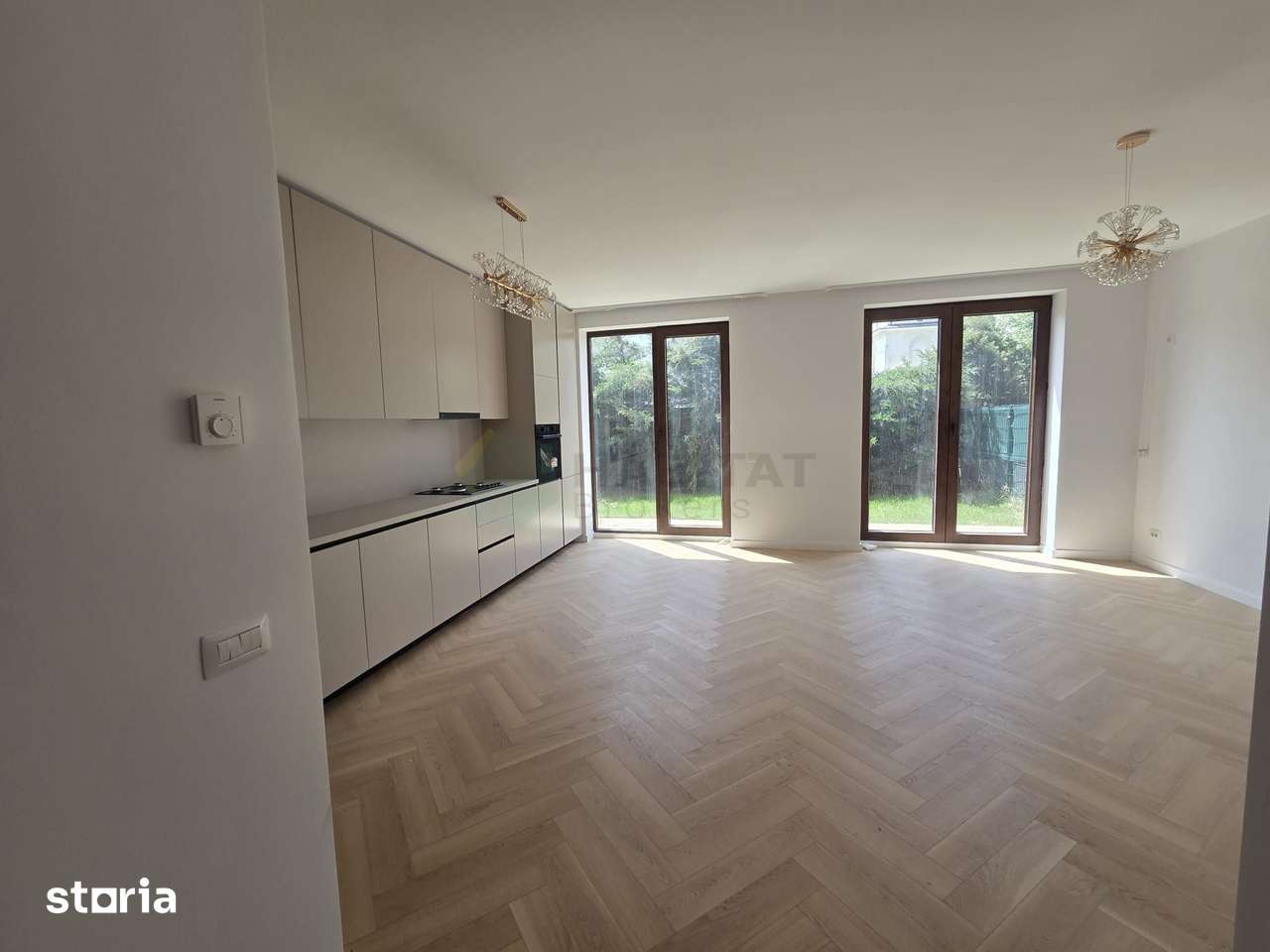 Casă tip townhouse cu grădină proprie în Tunari Park Villas - Imagine principală: 2/19