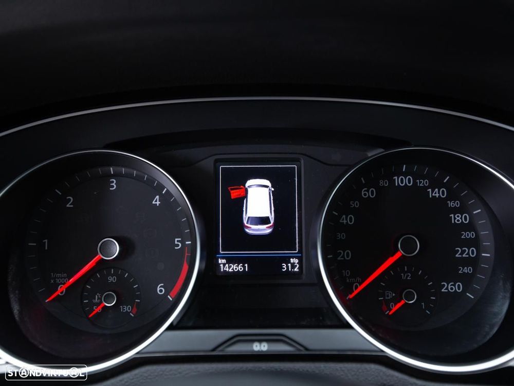 VW Passat Variant 2.0 TDI Business DSG - 20