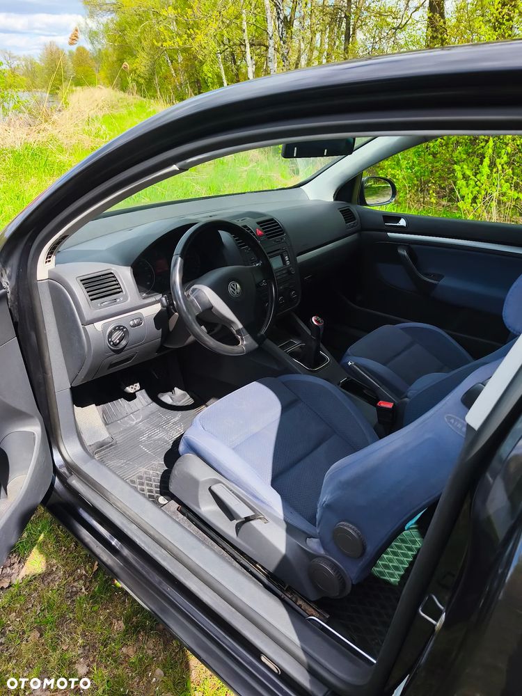 Volkswagen Golf 1.6 FSI Comfortline - 3