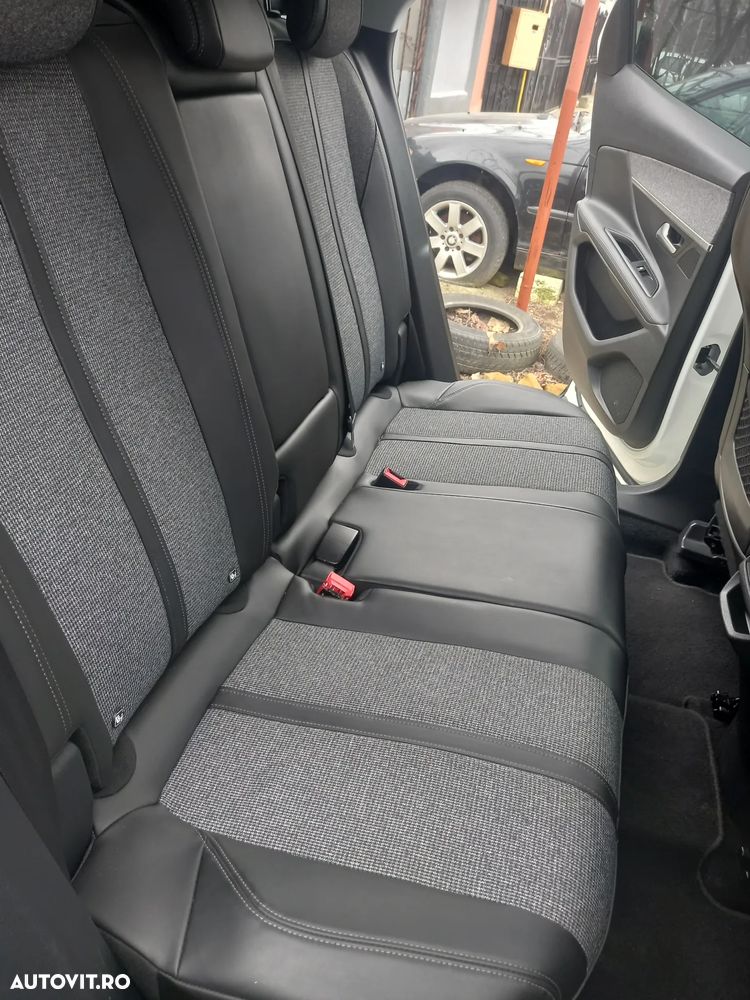 Peugeot 3008 BlueHDi 130 Stop & Start EAT8 Active - 4