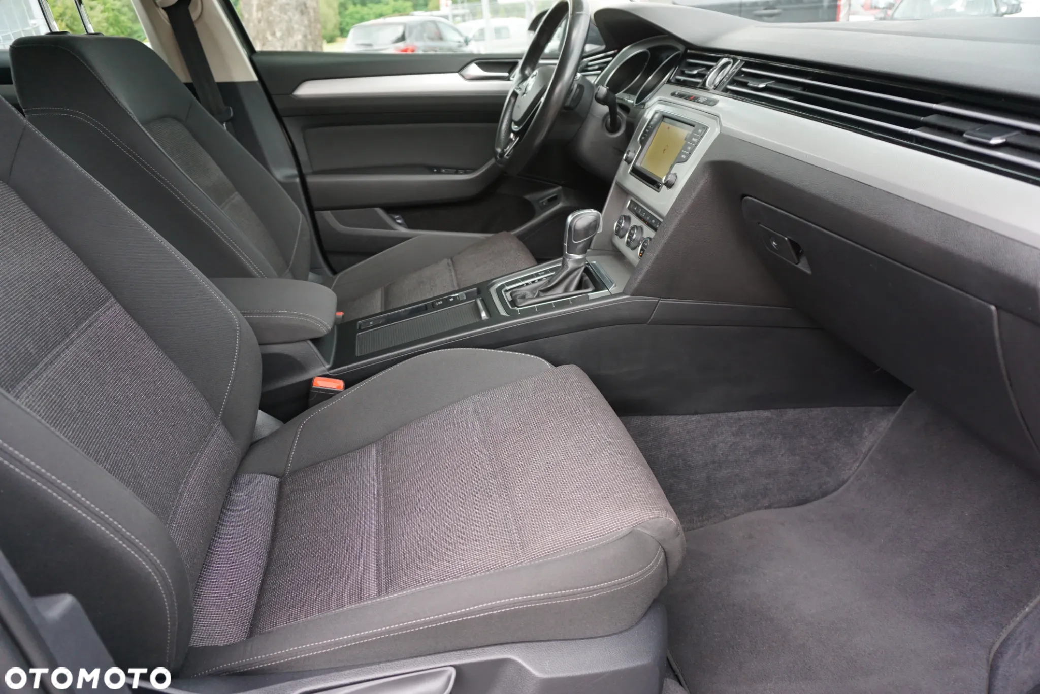 Volkswagen Passat Variant 2.0 TDI SCR DSG Comfortline - 16