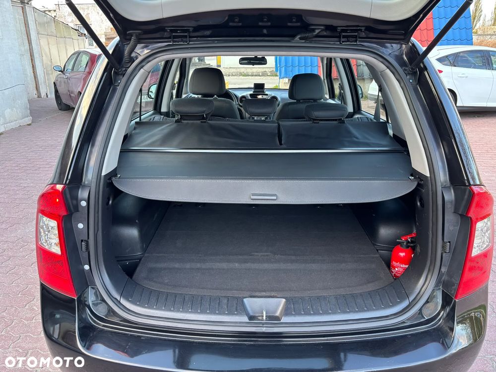Kia Carens 1.6 Tour - 8