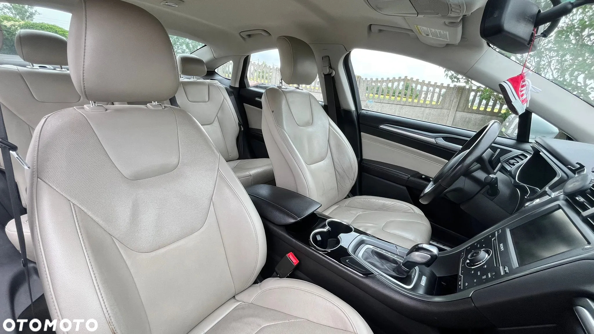 Ford Mondeo 2.0 EcoBoost Titanium - 10