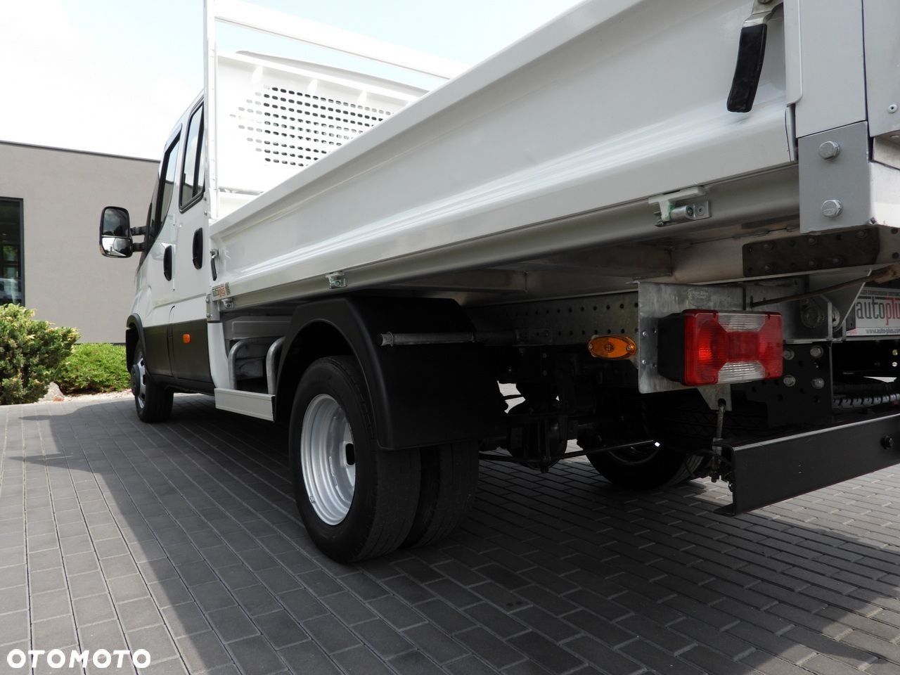 Iveco DAILY 35C14 WYWROTKA PODWÓJNA KABINA DOKA 6 MIEJSC TEMPOMAT BLIŹNIACZE KOŁA KLIMATYZACJA  140KM - 16