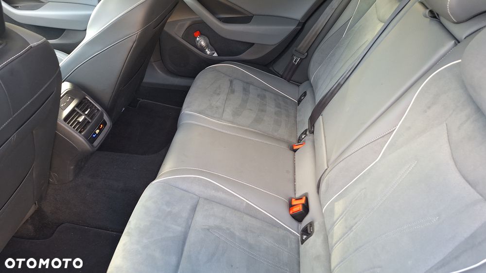 Volkswagen Passat 1.5 TSI OPF DSG Elegance - 17