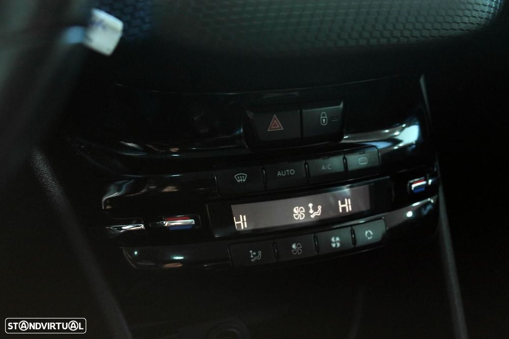 Peugeot 2008 1.6 BlueHDi GT Line - 24