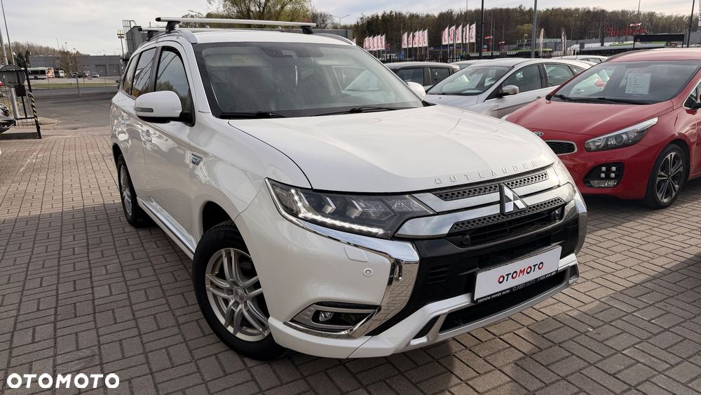Mitsubishi Outlander - 2