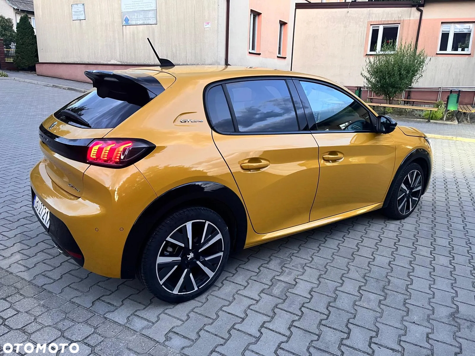 Peugeot 208 1.2 PureTech GT Line S&S EAT8 - 17