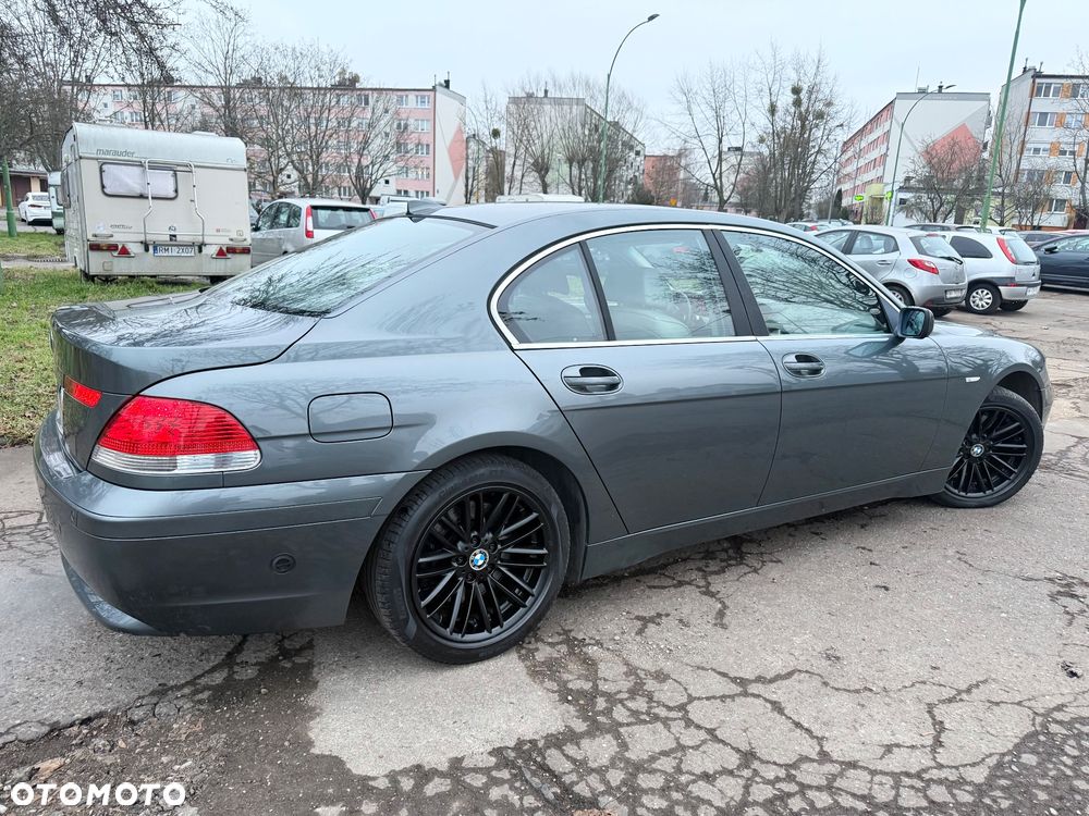BMW Seria 7 745i - 10