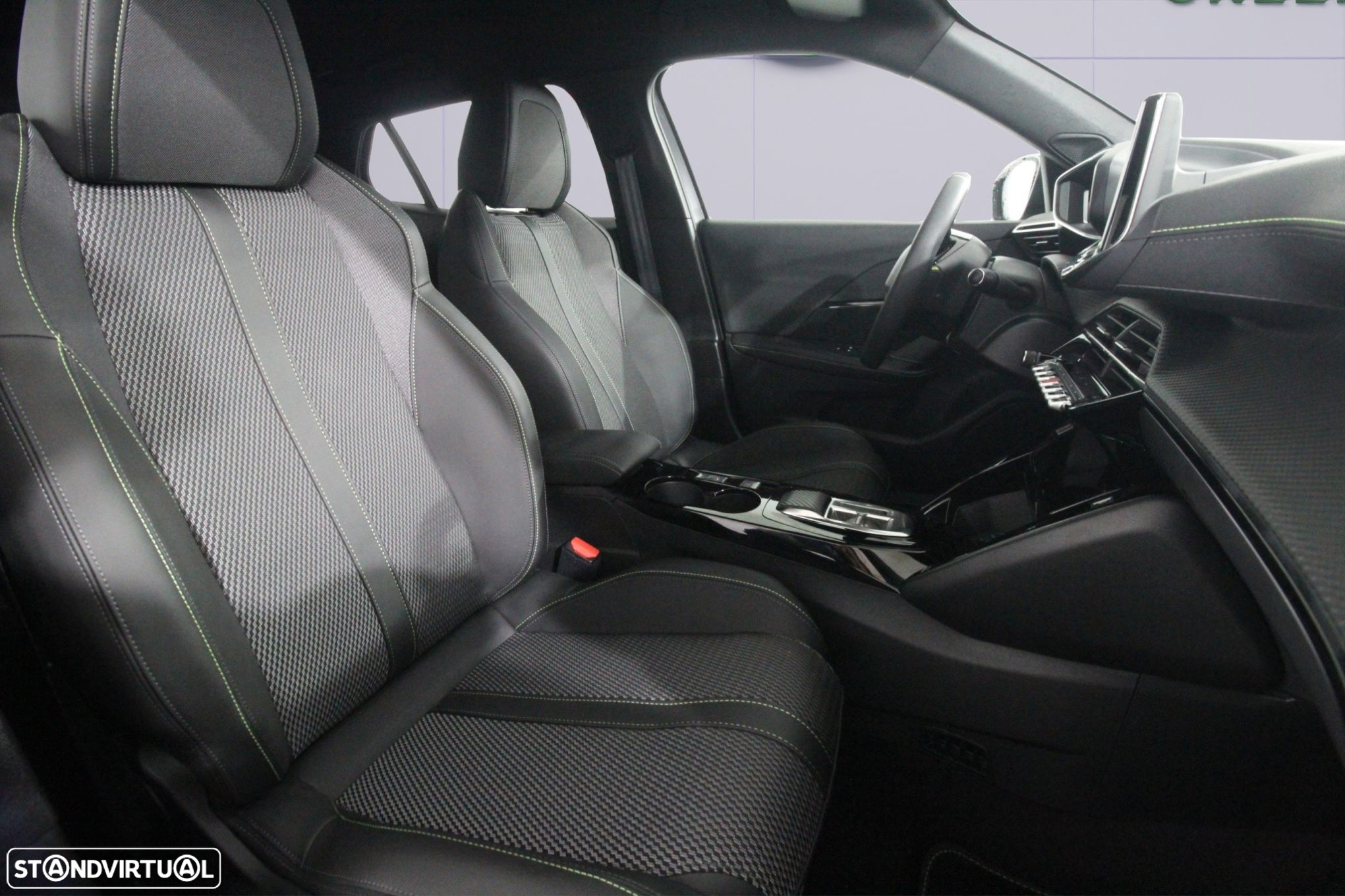 Peugeot e-2008 54 kWh GT - 14