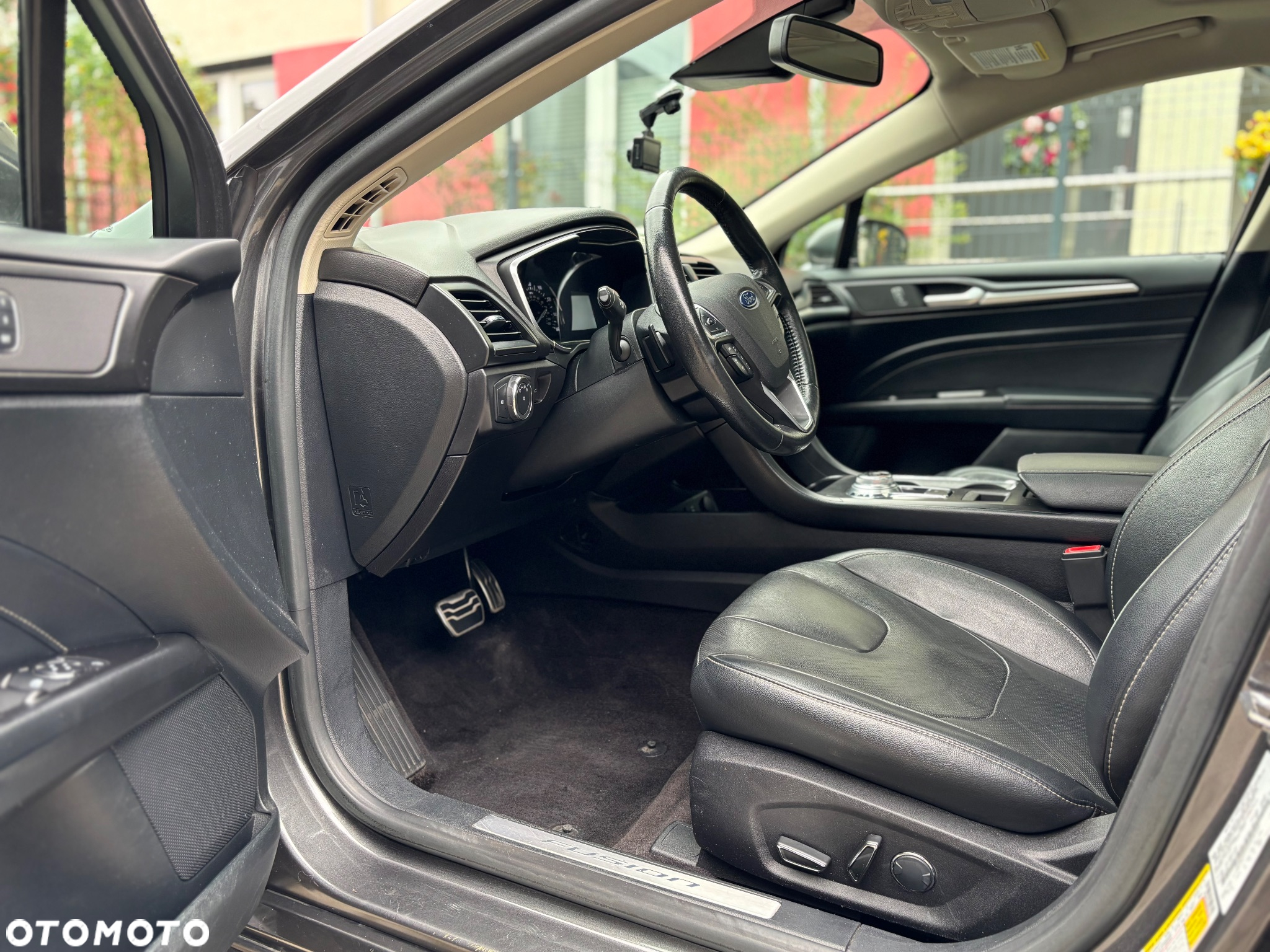 Ford Fusion 2.0 EcoBoost Titanium - 25