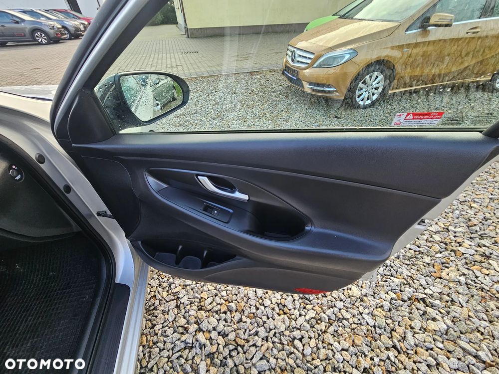 Hyundai i30 1.6 CRDI Intro Edition - 17