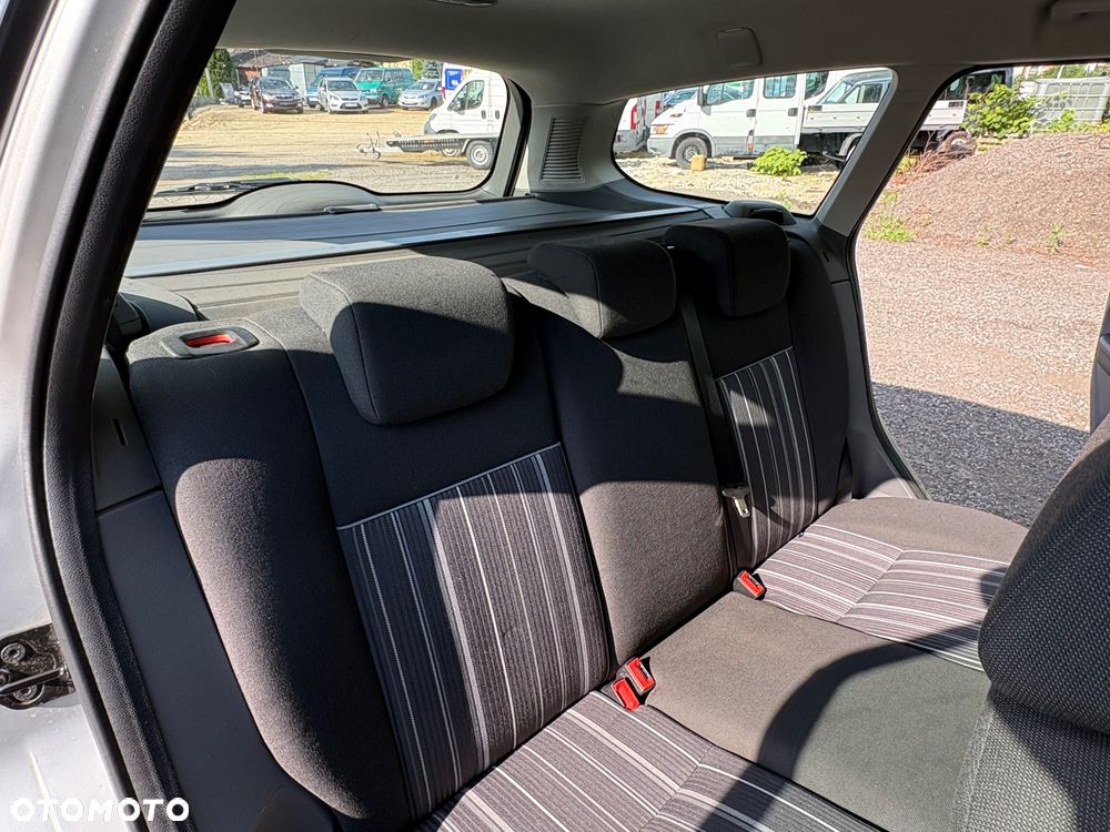 Ford Focus 1.6 16V Ambiente - 16