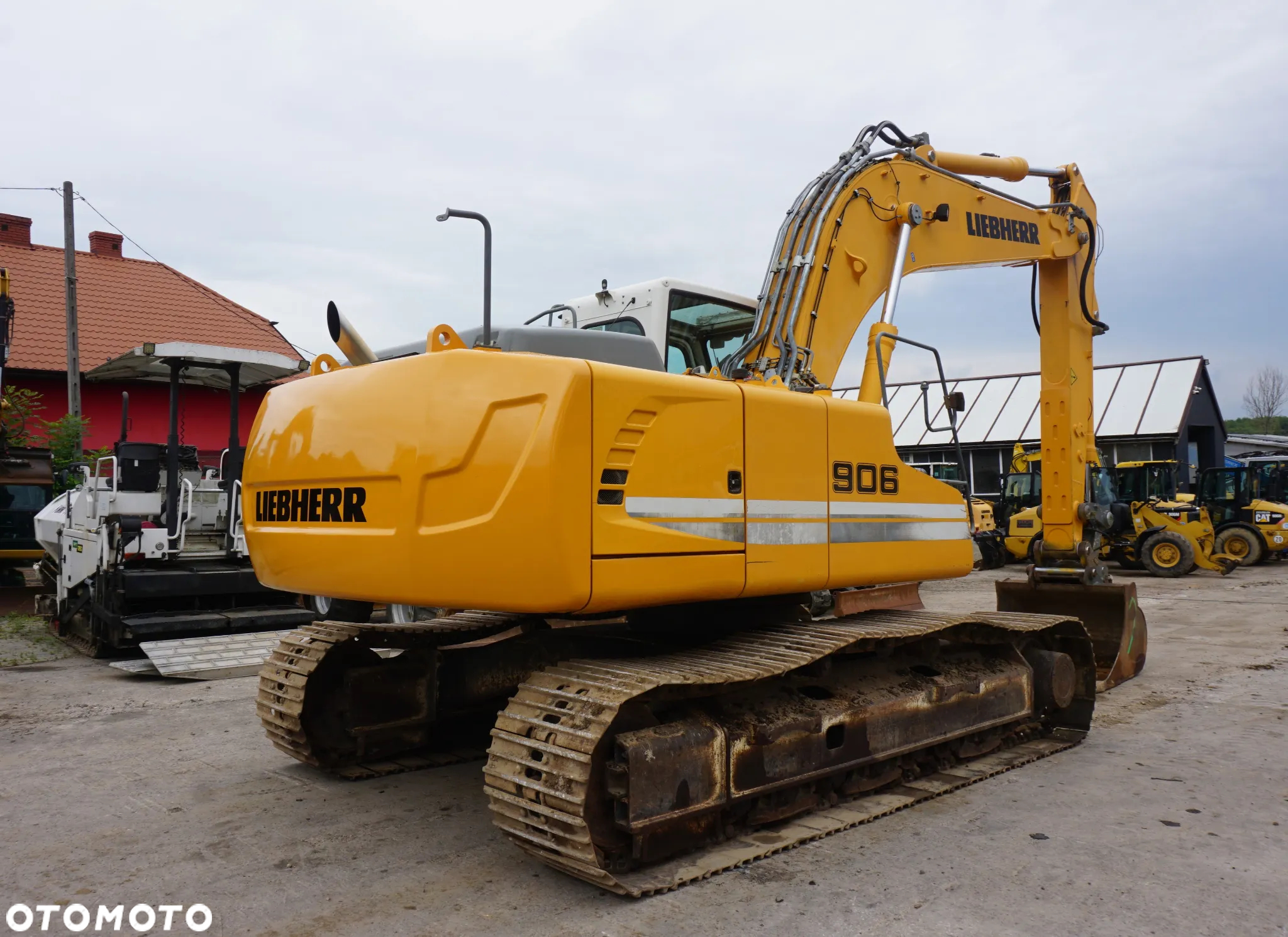 Liebherr R 906 - 3