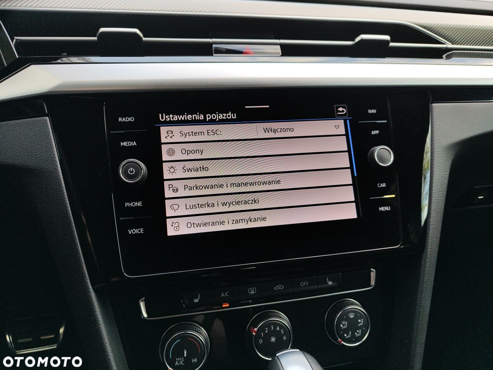 Volkswagen Arteon 2.0 TDI 4Motion R-Line DSG - 28