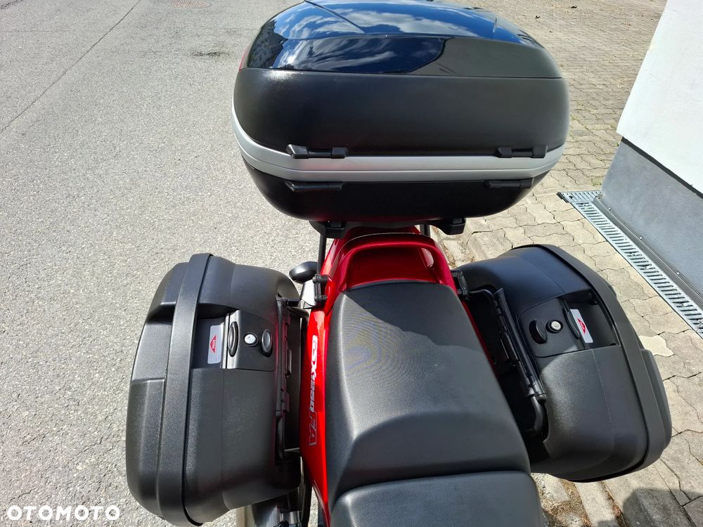 Suzuki GSX - 7