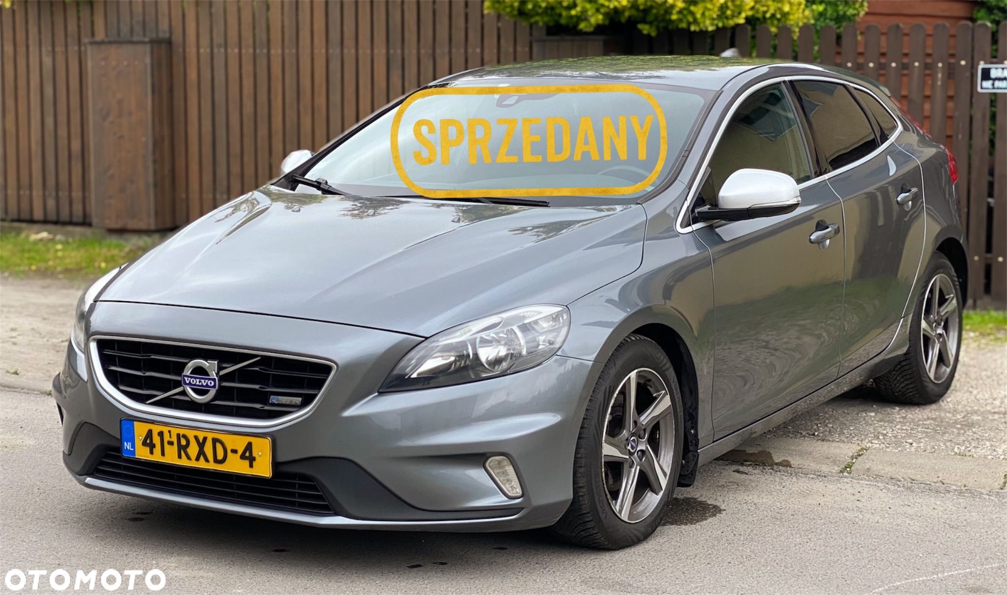 Volvo V40 D2 R-Design - 1