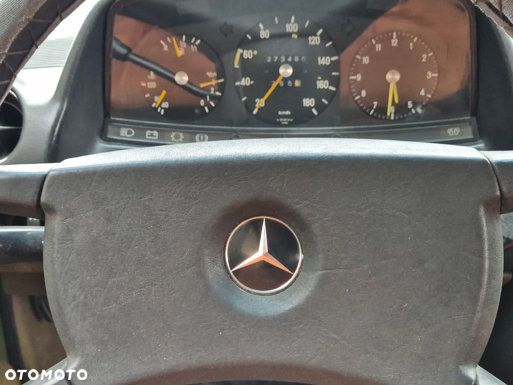 Mercedes-Benz W123 - 11