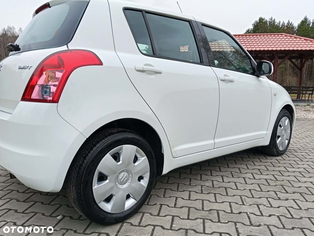 Suzuki Swift 1.3 Black and White - 14