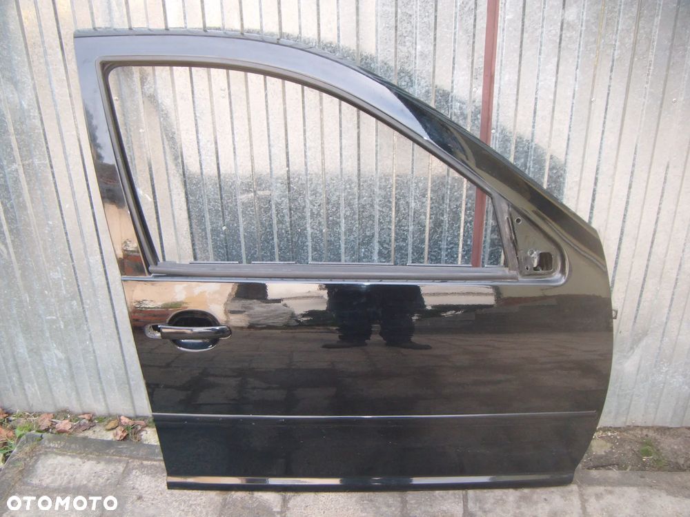 vw bora sedan drzwi prawy przód L041 - 1