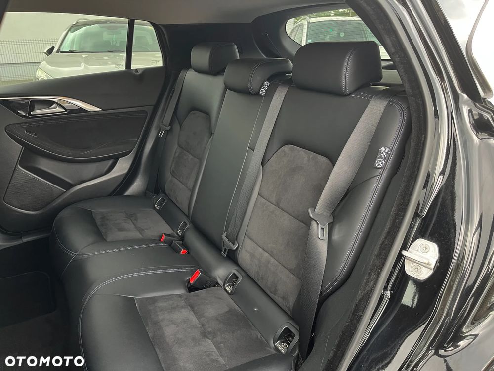 Infiniti Q30 - 33