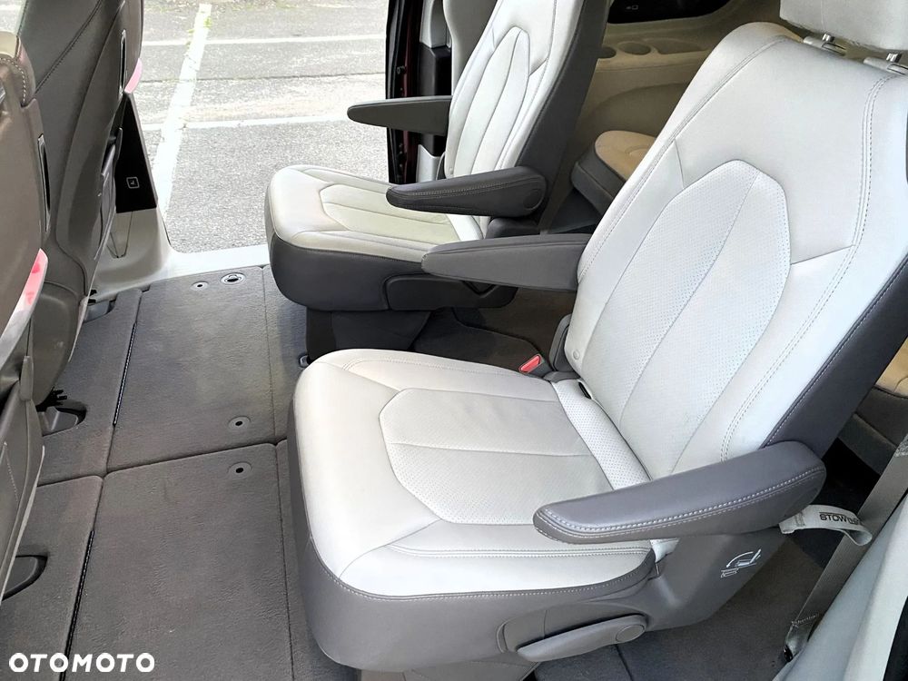 Chrysler Pacifica - 10