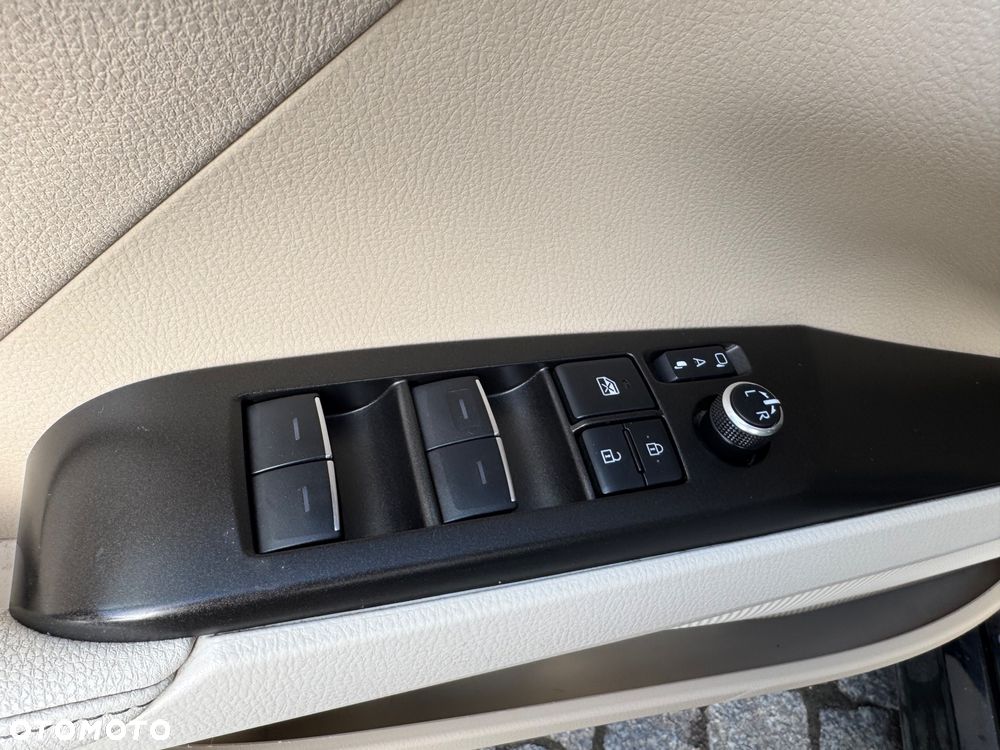 Toyota Camry 2.5 Hybrid Executive CVT - 20