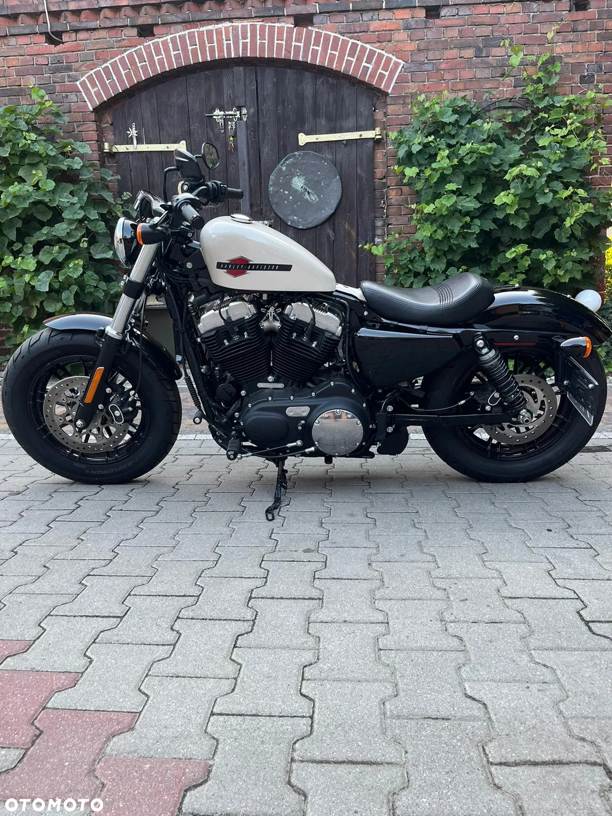 Harley-Davidson Sportster Forty-Eight - 10
