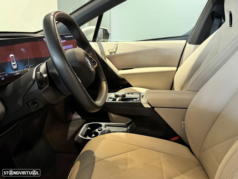 BMW iX xDrive40 - 11
