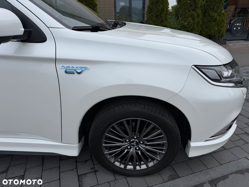 Mitsubishi Outlander 2.4 4WD Top - 25