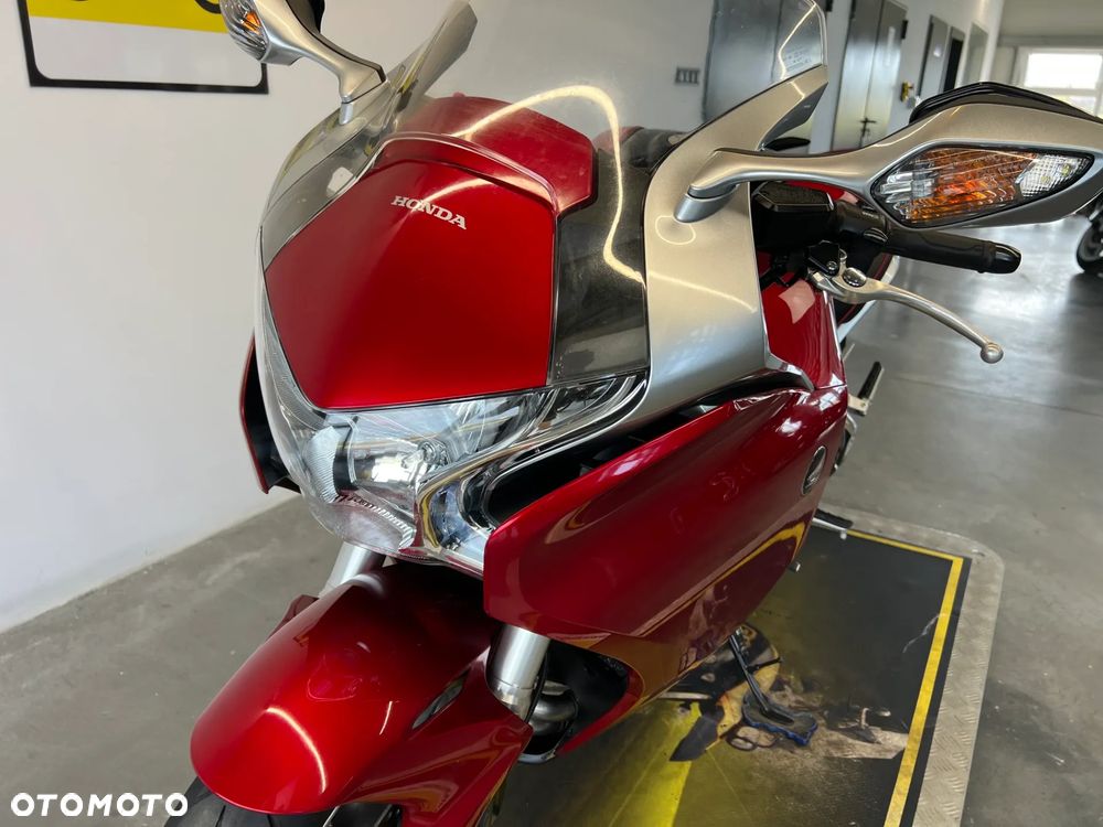 Honda VFR - 9