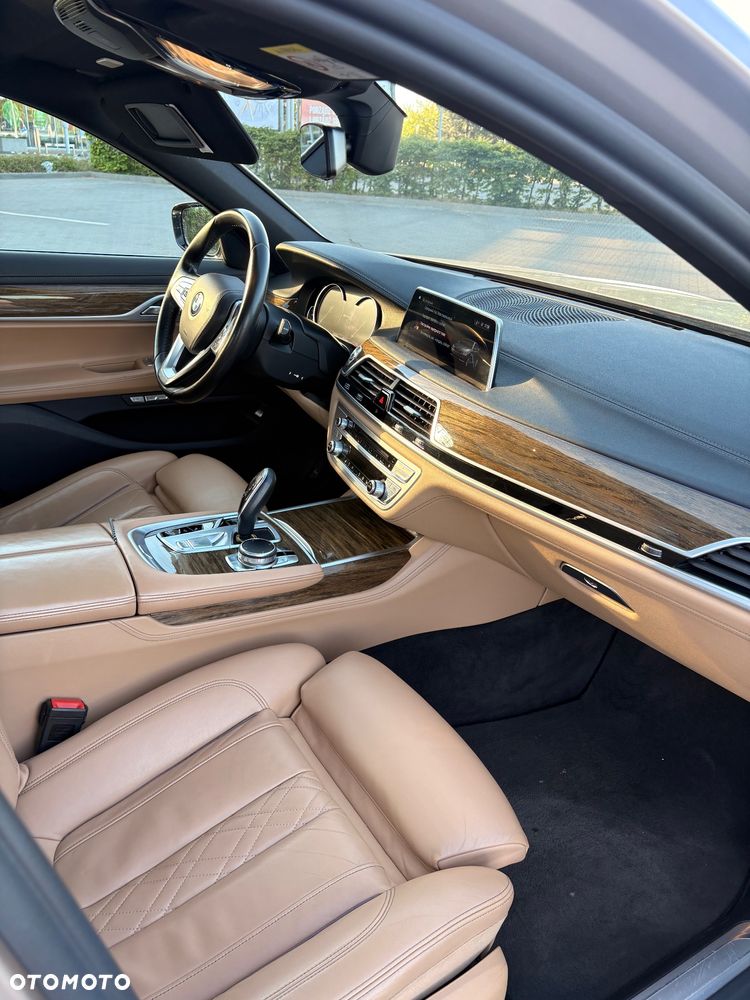 BMW Seria 7 740i - 14