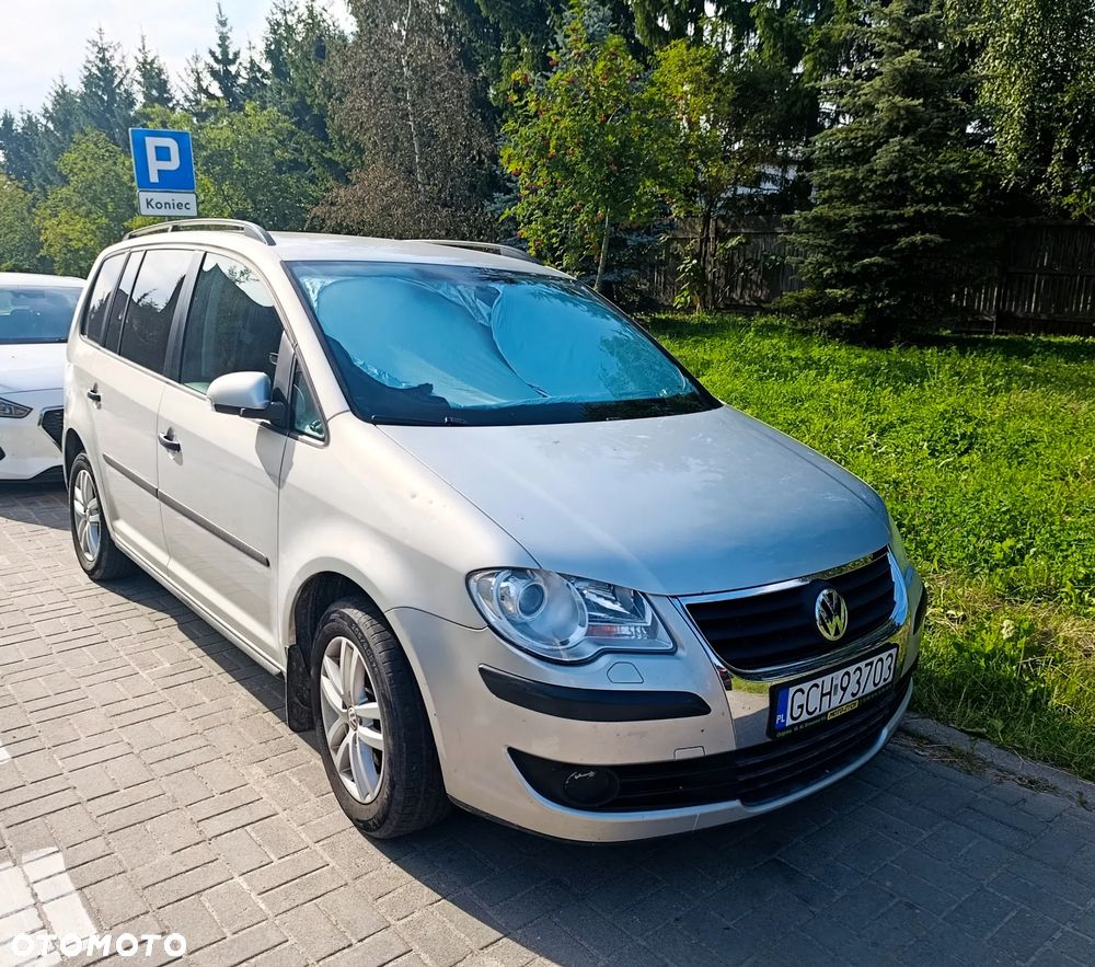 Volkswagen Touran - 1